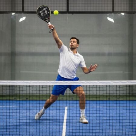 Guía para dominar el smash en pádel: Técnicas esenciales para 2026